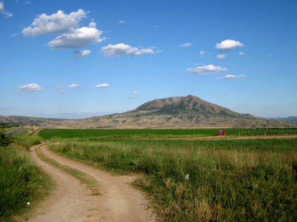 cycling-macedonia-dirt-road-farmland