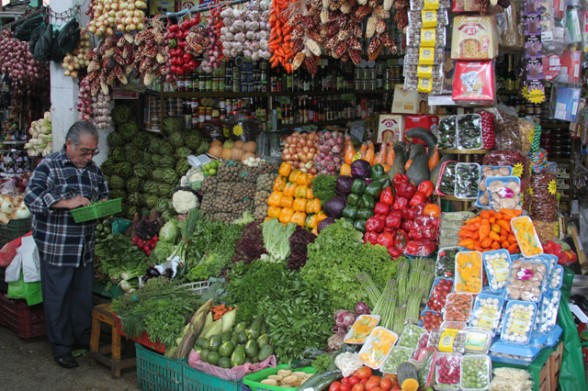 fresh farmers market in lima peru
