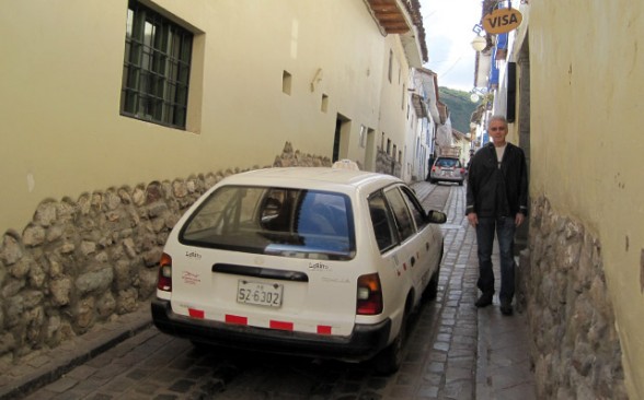 taxi driving in cusco peru narrow streets