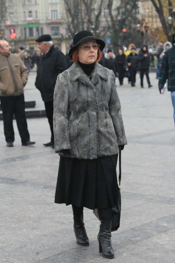 grumpy-fur-coat-woman