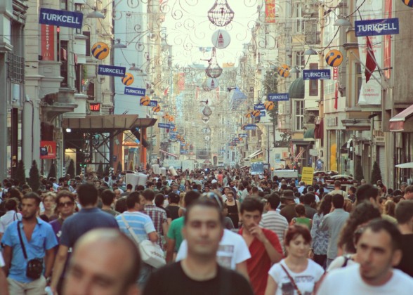 istanbul walking people