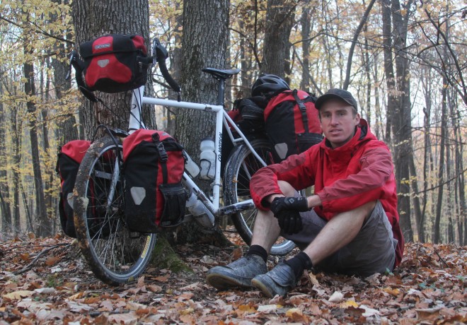 darren-alff-is-the-bicycle-touring-pro-dressed-in-red-romania