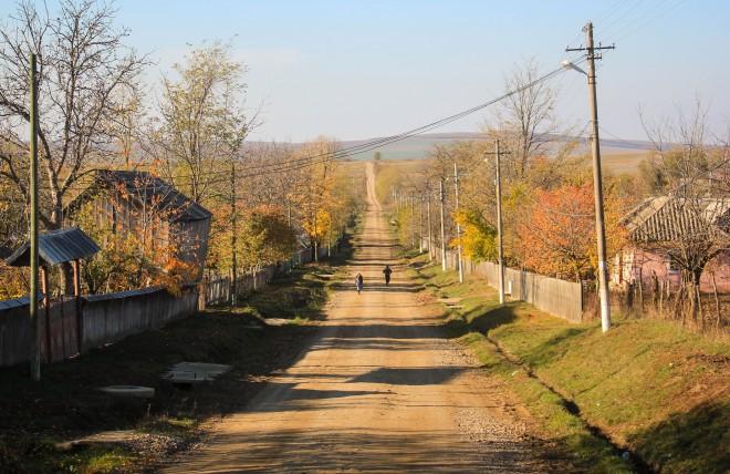 long-dirt-road-autumn-romania