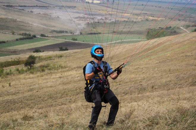 pulling-paraglider