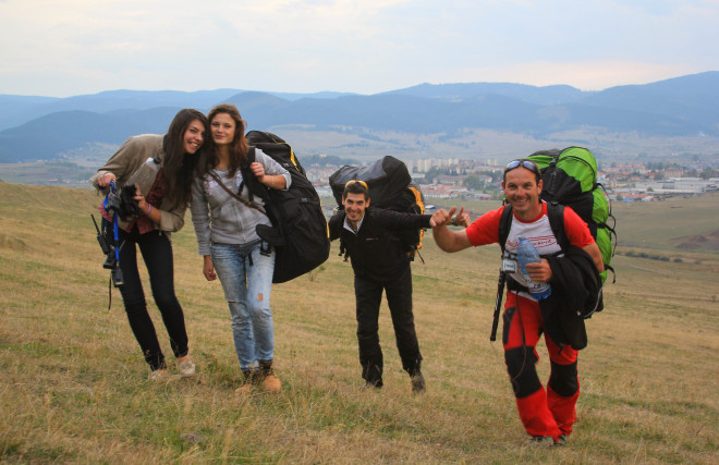 robert-gyorgy-Andreea-Ciobanu-paragliding-friends