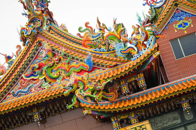 colorful dragons decorate the roofs of tao temples in taiwan