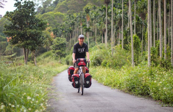 bike touring in taiwan jungle