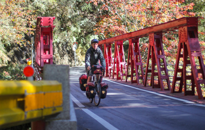 bicycle-touring-Taroko National Park-bridge