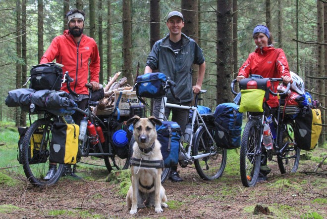 bicycle touring pro bike tour in sweden with bike canine pablo ana and hippie